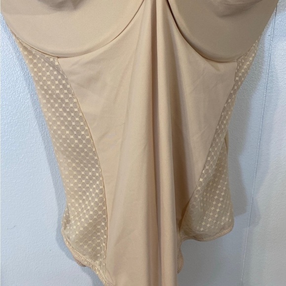 Bali Women’s Shapewear Firm Control Body Shaper Built-in Minimizer NWT  42DDD - Picture 8 of 11